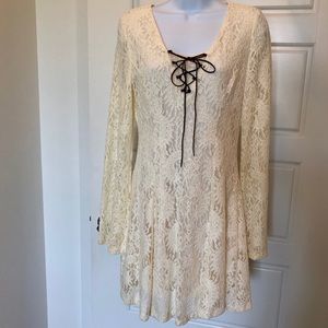 WHITE/CREAM LACE LONG-SLEEVE DRESS
